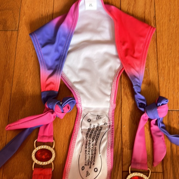 Brand new bikini - Picture 4 of 9